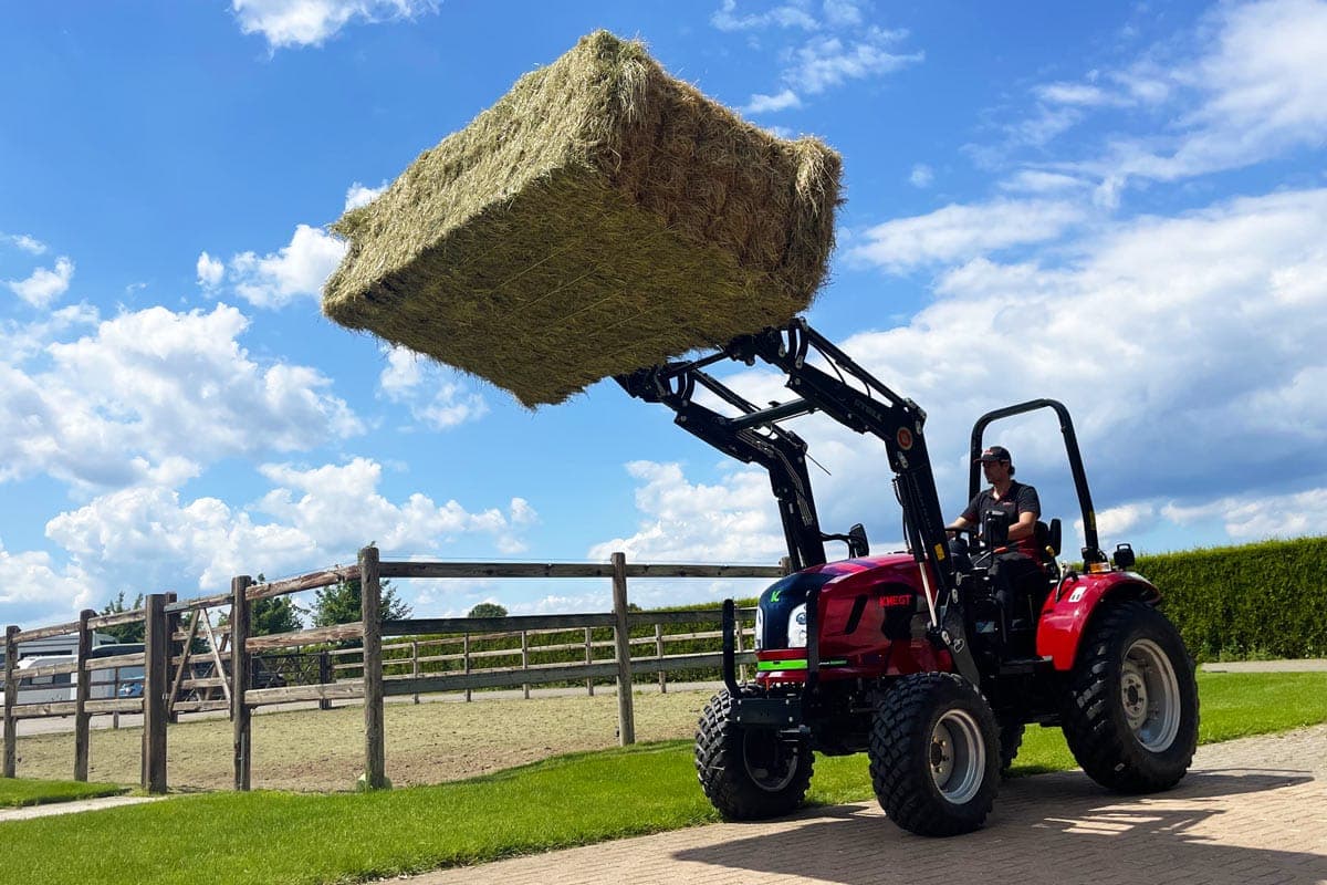 Top 5 voorladeraccessoires om jouw compacte tractor compleet te maken