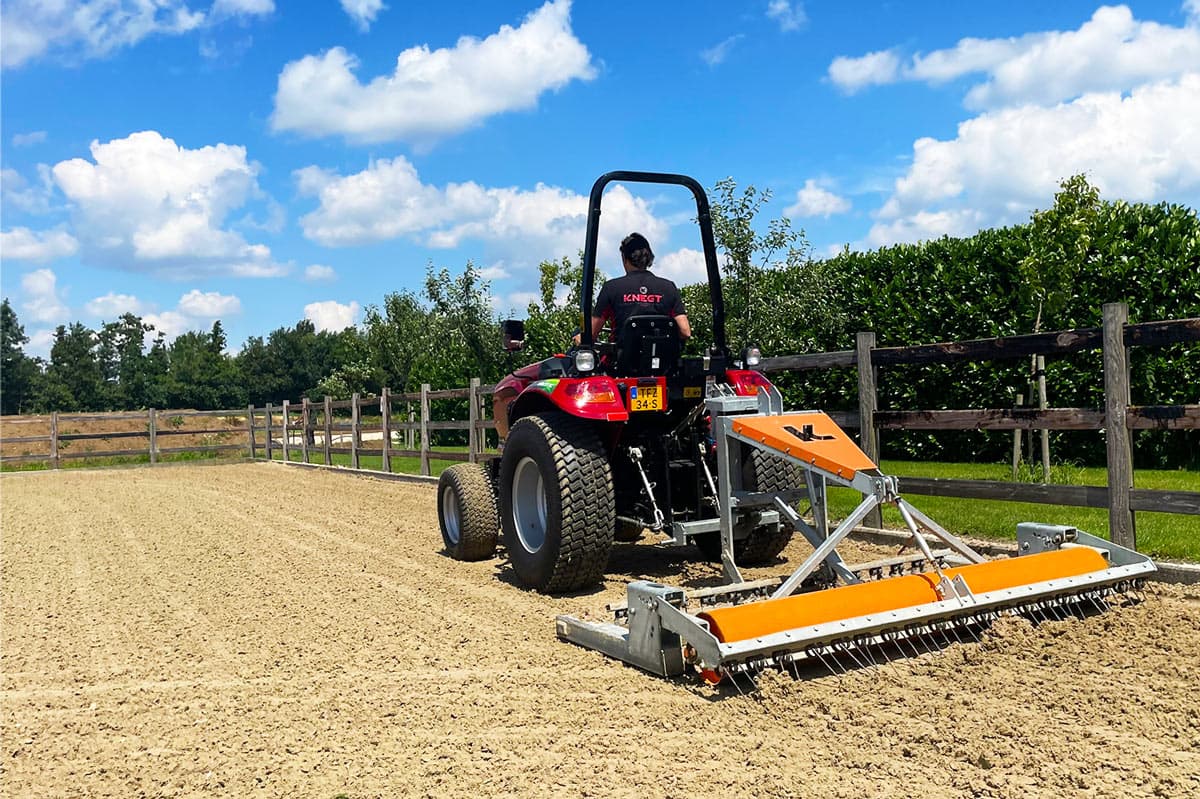 Top 5 Anbaugeräte für Kompakttraktoren, um Ihre Produktivität zu steigern